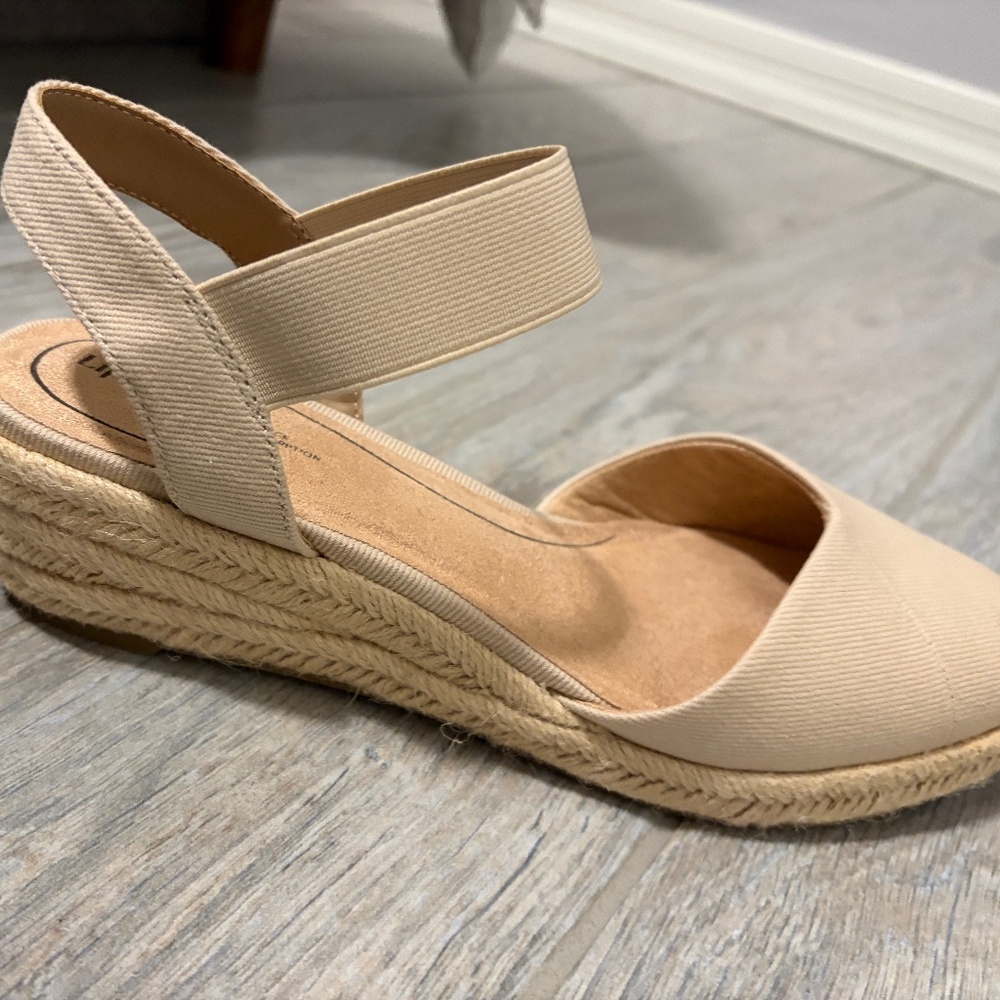 New! Women's Life Stride Tan Canvas Wedge Slip On Espadrille - 8.5 - Picture 10 of 11